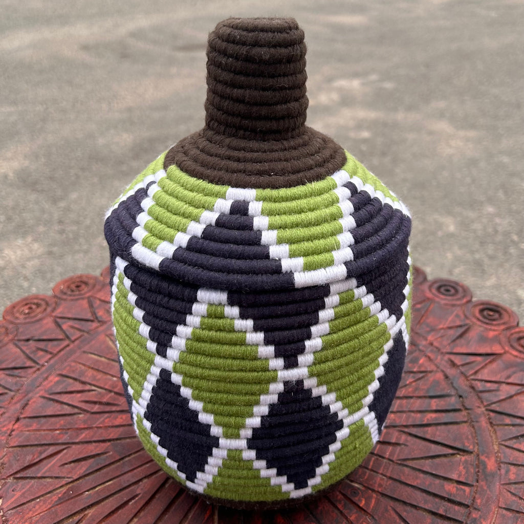 Woven Basket w/Lid (08)