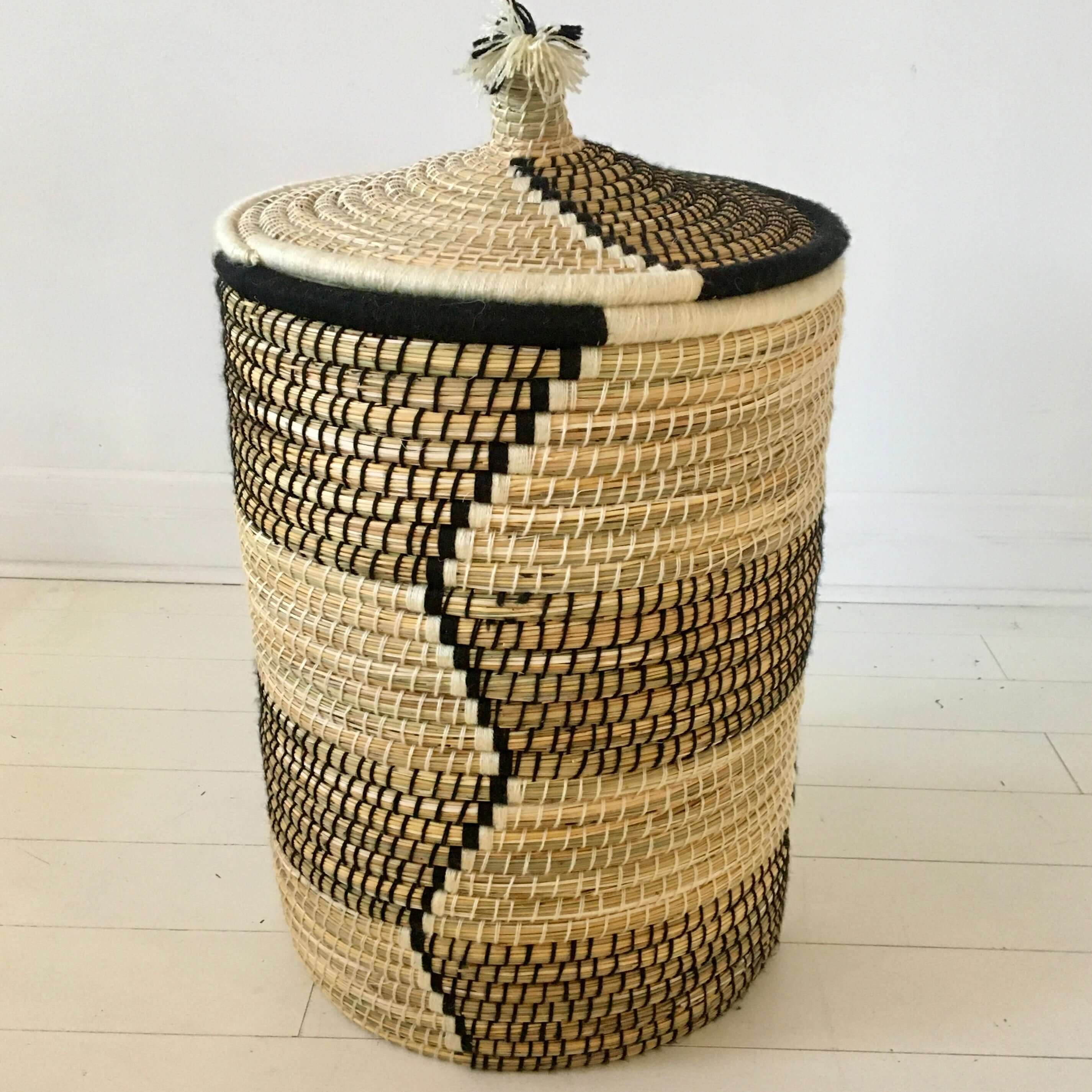 Woven Basket w/lid - XXL (Black/Cream)