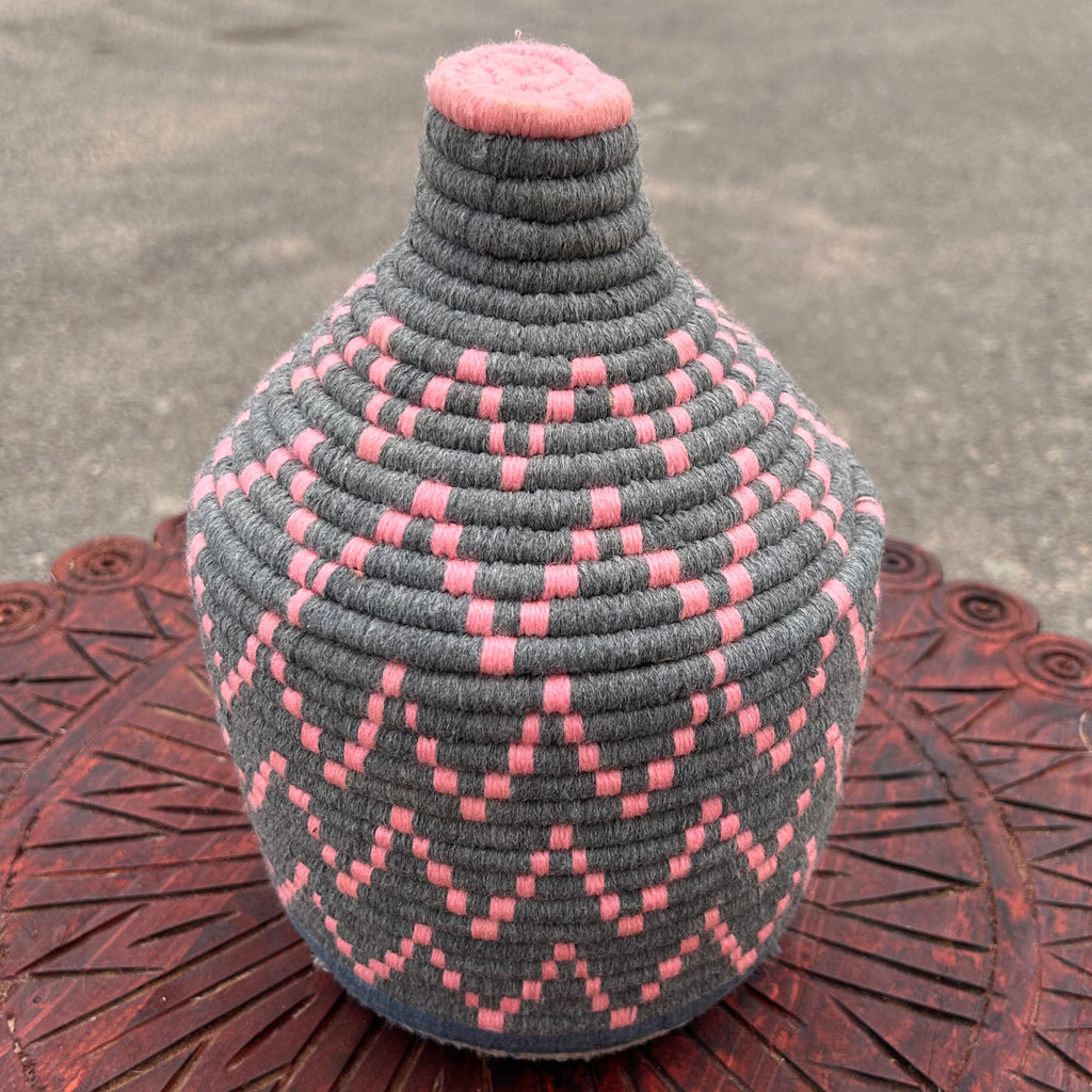 Woven Basket w/Lid (07)