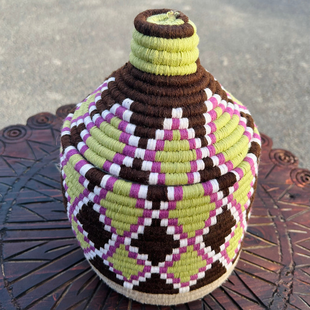 Woven Basket w/Lid (01)