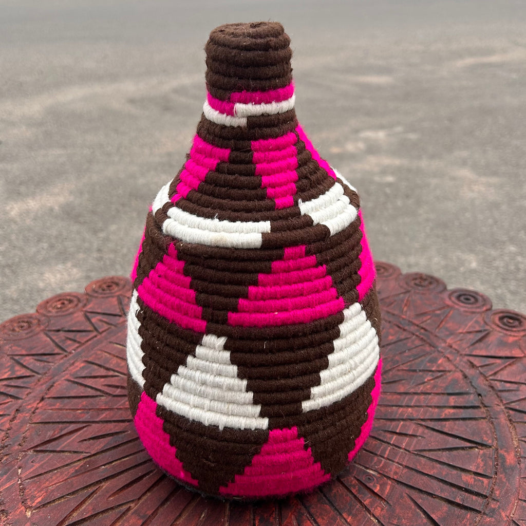 Woven Basket w/Lid (06)